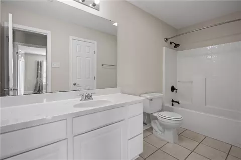 Bath - 424 E Redbud Dr, Slidell, LA 70458 photo 1 of 1
