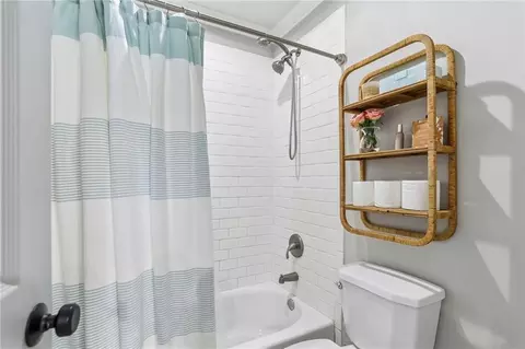 Bath - 3921 Monroe St, Mandeville, LA 70448 photo 1 of 2