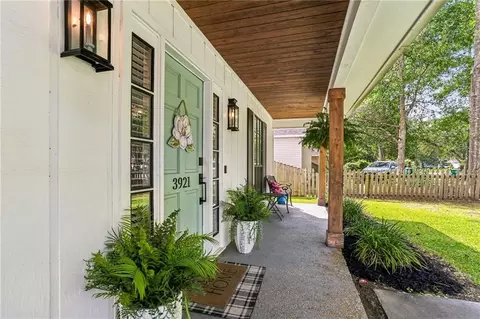 Exterior - 3921 Monroe St, Mandeville, LA 70448 photo 2 of 8