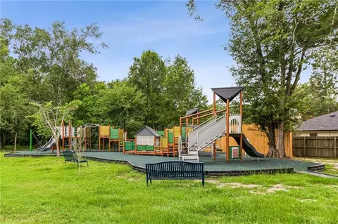 View/Area - 3921 Monroe St, Mandeville, LA 70448 photo 2 of 2