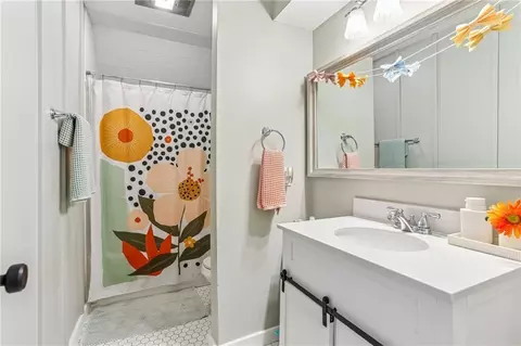 Bath - 3921 Monroe St, Mandeville, LA 70448 photo 2 of 2