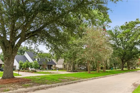 View/Area - 3921 Monroe St, Mandeville, LA 70448 photo 1 of 2