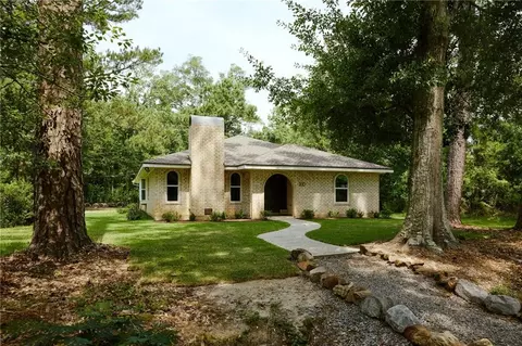 100 Live Oak St, Mandeville, LA 70448