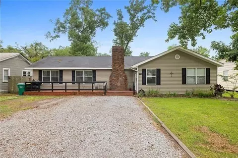 285 8th Street Dr, Ponchatoula, LA 70454