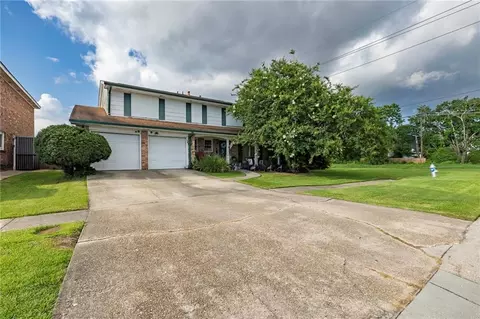 801 Ginette Dr, Gretna, LA 70056
