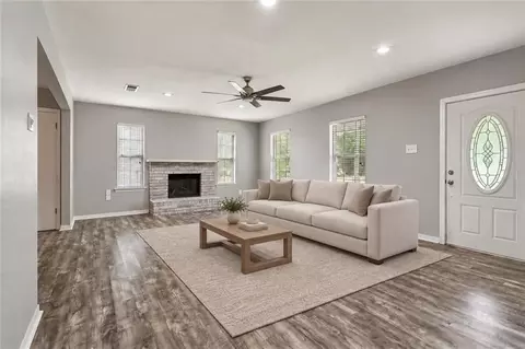 Living - 70306 K St, Covington, LA 70433 photo 2 of 3