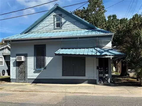 8301-8303 Belfast St, New Orleans, LA 70118