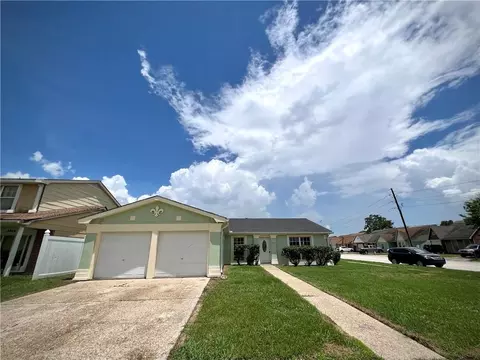 3800 Redbud Ln, Harvey, LA 70058
