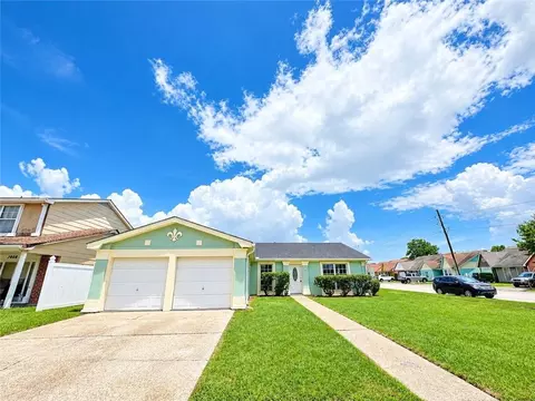 3800 Redbud Ln, Harvey, LA 70058