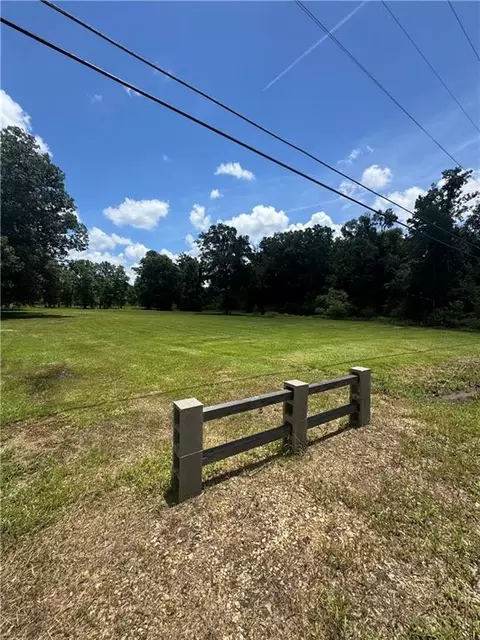 49090 Stafford Rd, Tickfaw, LA 70466