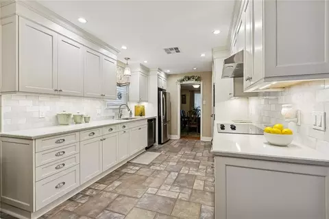 Kitchen - 5129 David Dr, Kenner, LA 70065 photo 1 of 2