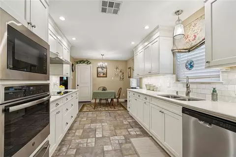 Kitchen - 5129 David Dr, Kenner, LA 70065 photo 2 of 2