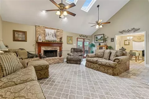 Living - 5129 David Dr, Kenner, LA 70065 photo 1 of 1