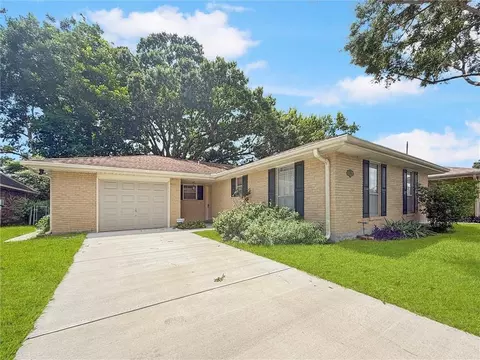 740 Deerfield Rd, Terrytown, LA 70056