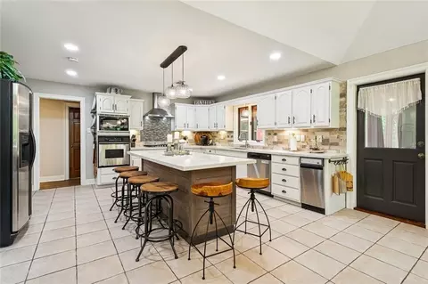 Kitchen - 10 Cypress Rd, Covington, LA 70433 photo 2 of 3