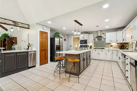 Kitchen - 10 Cypress Rd, Covington, LA 70433 photo 1 of 3