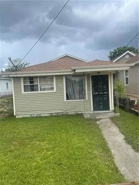 1307 Solon St, Gretna, LA 70053