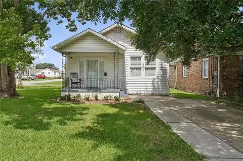 900 Ridgelake Dr, Metairie, LA 70001
