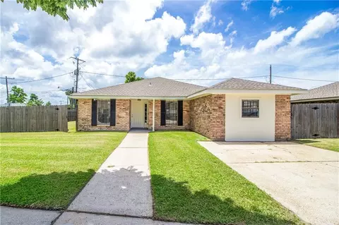 2701 Cambridge Dr, Laplace, LA 70068