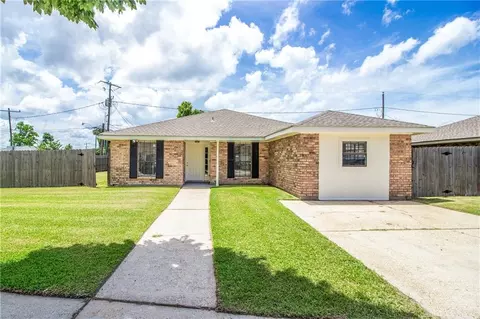 2701 Cambridge Dr, Laplace, LA 70068