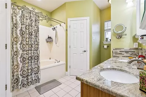 Bath - 127 Magnolia Ct, Luling, LA 70070 photo 1 of 4