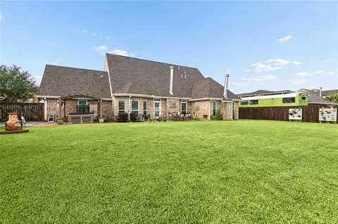 Exterior - 127 Magnolia Ct, Luling, LA 70070 photo 4 of 5