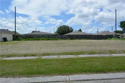 2500 Paul Dr, Meraux, LA 70075