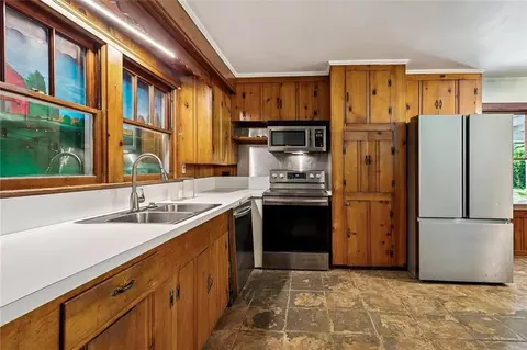 Kitchen - 82330 Highway 437 Hwy, Covington, LA 70435 photo 1 of 2