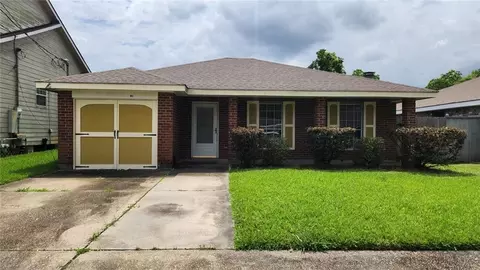 108 Riverview Dr, Saint Rose, LA 70087