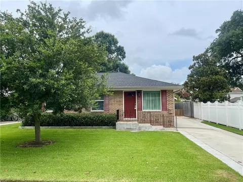 10613 Chadwick Dr, River Ridge, LA 70123