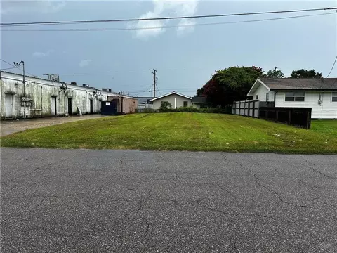 624 Oak St, Marrero, LA 70072