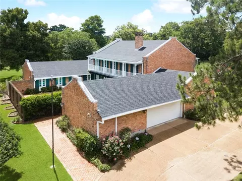 11 Fernwood St, Gretna, LA 70056