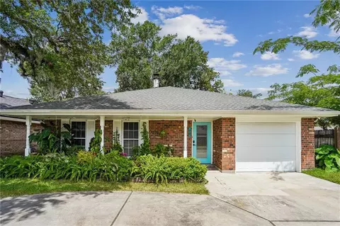 806 Colonial Club Dr, Harahan, LA 70123