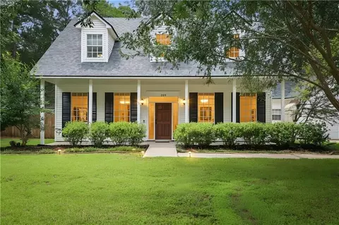 203 Chaucer Ln, Mandeville, LA 70448