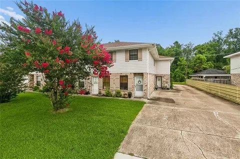 135 Lakewood Dr #D, Luling, LA 70070