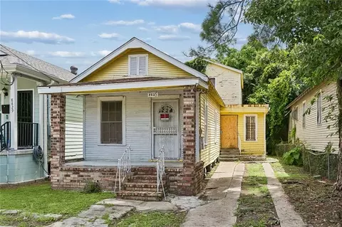 8825 Apple St, New Orleans, LA 70118