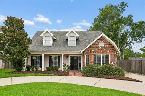 708 Moss Ln, River Ridge, LA 70123