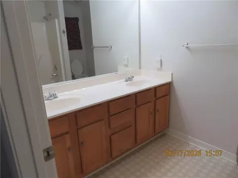 Bath - 70220 8th St, Covington, LA 70433 photo 1 of 3