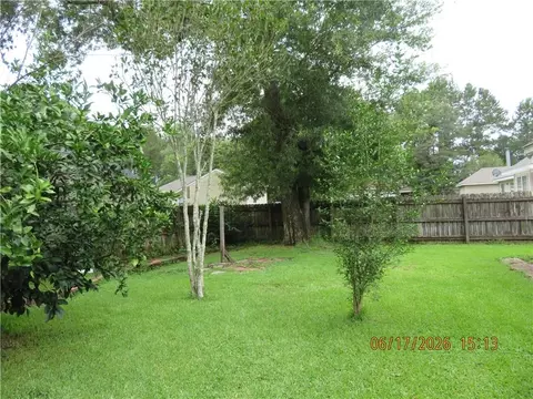Exterior - 70220 8th St, Covington, LA 70433 photo 7 of 8