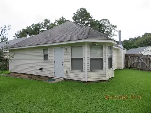 Exterior - 70220 8th St, Covington, LA 70433 photo 5 of 8