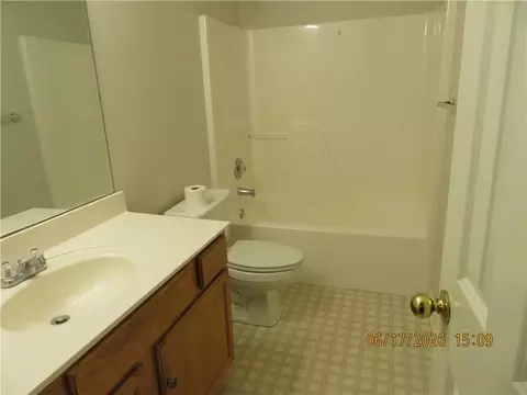 Bath - 70220 8th St, Covington, LA 70433 photo 3 of 3