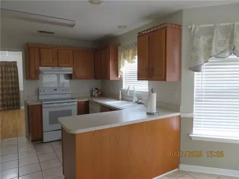 Kitchen - 70220 8th St, Covington, LA 70433 photo 2 of 3
