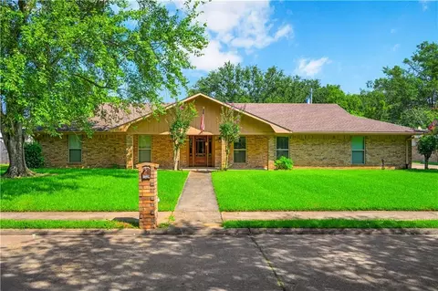 4004 Huntwick Blvd, Alexandria, LA 71303
