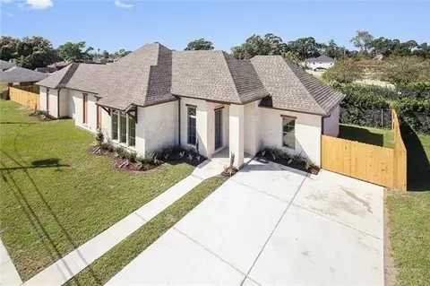 3012 Mumphrey Rd, Chalmette, LA 70043