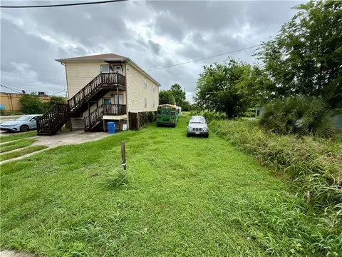 2633 Desire St, New Orleans, LA 70117