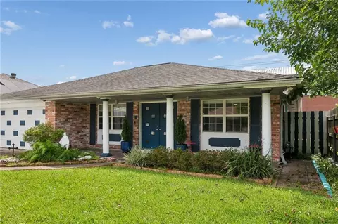 2621 Veronica Dr, Chalmette, LA 70043