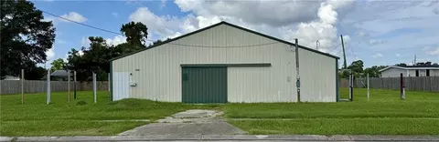 2224 Newton St, Gretna, LA 70053