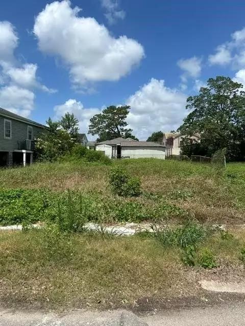 5720 Wildair Dr, New Orleans, LA 70122