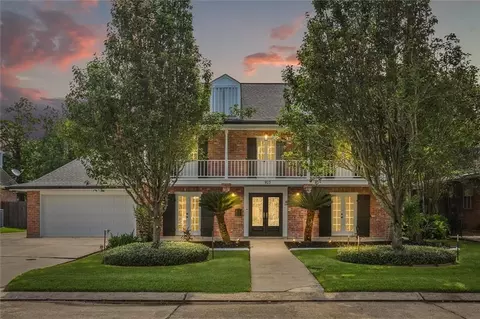 925 Christana Pl, Gretna, LA 70056