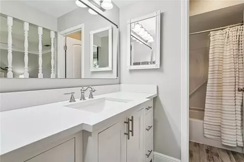 Bath - 4236 Beaune Dr, Kenner, LA 70065 photo 1 of 3